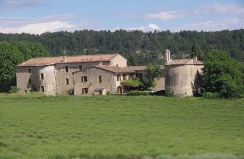 Viens Apartment | Studio in VIENS for 2 people in the countryside with swimming pool
