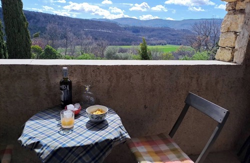 Viens Apartment | Studio in VIENS for 2 people in the countryside with swimming pool