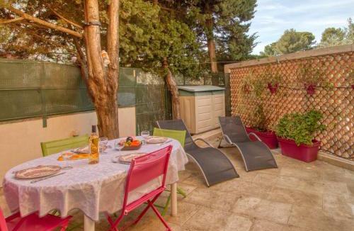Les Lecques Apartment | Studio L'Astrolabe by Interhome