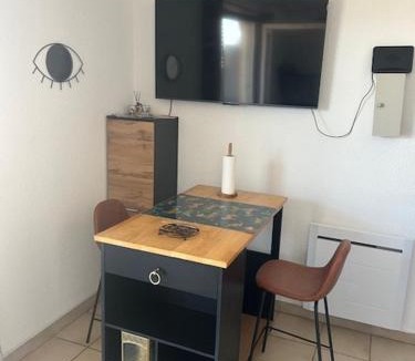 Valras-Plage Apartment | Studio Loggia Mas de la Pinède parking