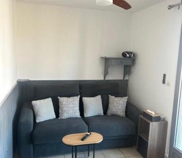Valras-Plage Apartment | Studio Loggia Mas de la Pinède parking