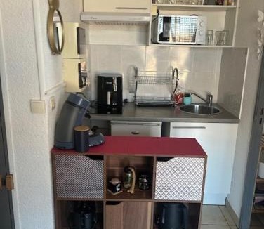 Valras-Plage Apartment | Studio Loggia Mas de la Pinède parking