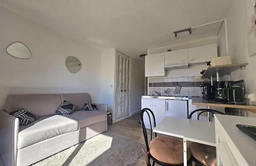Balaruc-les-Bains Apartment | Studio lumineux avec balcon exposé sud, tout équipé et classé 2 étoiles. - FR-1-553-139
