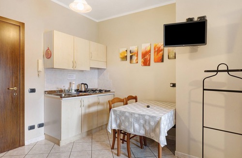 Monforte d'Alba Apartment | Studio 'Luna' with Shared Garden, Balcony and Wi-Fi
