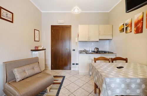 Monforte d'Alba Apartment | Studio 'Luna' with Shared Garden, Balcony and Wi-Fi