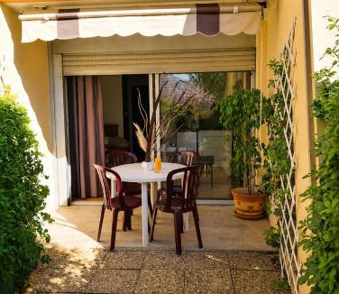 Mandelieu-La-Napoule Apartment | Studio NEUF - Cannes Marina - Terrasse & Piscine