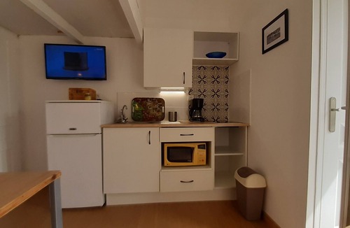 Valras-Plage Apartment | Studio No. 3 with a terrace and air conditioning, sleeps 4.