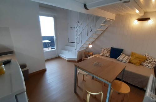 Valras-Plage Apartment | Studio No. 3 with a terrace and air conditioning, sleeps 4.