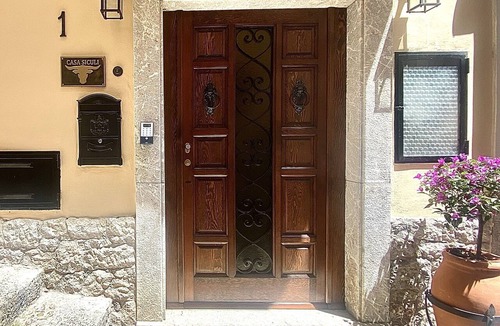 Taormina City Centre Apartment | Studio-Private Bathroom-Luxury