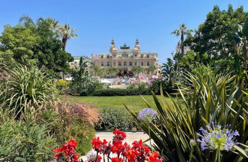 Menton House | Studio Shangri-LA - Entrée & terrasse privatives - Vue mer - Parking