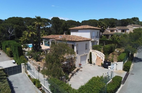 Boulouris-sur-Mer Apartment | Studio St Raphaël, a corner of paradise with the scent of Provence