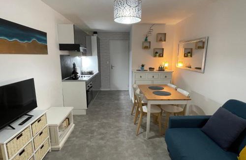 Cap d'Agde Apartment | Studio tout confort Climatisé avec Wifi à 2mn à pied de la plage