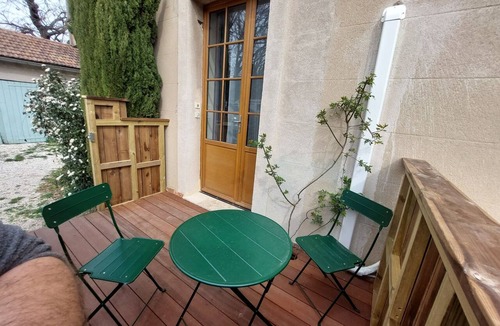 Gardanne Apartment | Studio West Enclosed parking Ground floor FibrE