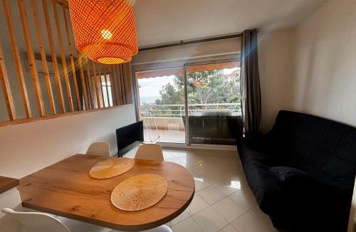 Beausoleil Apartment | Studio with access to pool