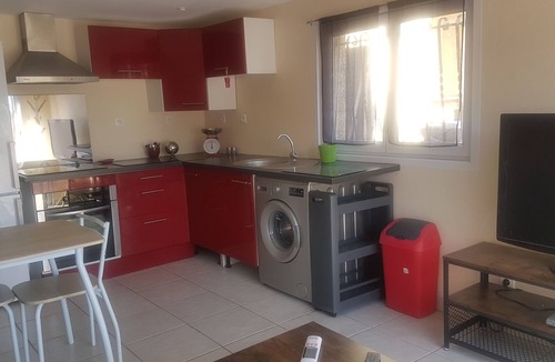 Nezignan-L'Eveque Apartment | Studio with garden and private parking