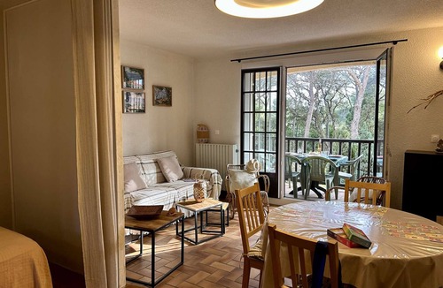 Boulouris-sur-Mer Apartment | Studio with pool and parking - 4 guests