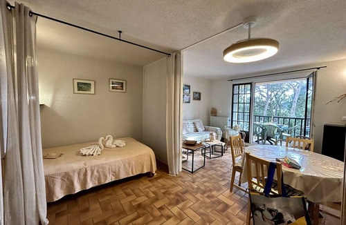 Boulouris-sur-Mer Apartment | Studio with pool and parking - 4 guests