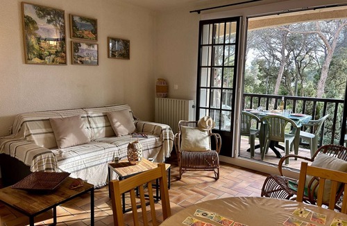 Boulouris-sur-Mer Apartment | Studio with pool and parking - 4 guests