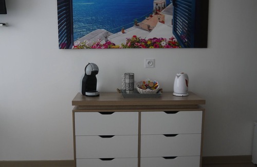 Eguilles Apartment | Studio with private terrace and swimming pool. 15 minutes from the historic center of Aix-en-Provence