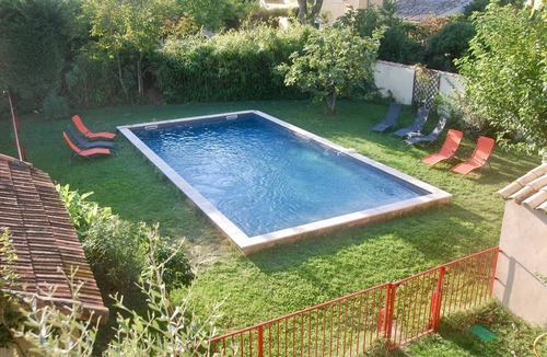Salon-de-Provence Apartment | Studio with swimming pool (5X10), trampoline, bowling green, gas hob