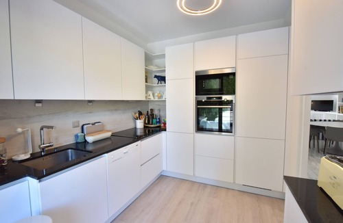 California - Pezou Apartment | Stunning 3-Br Apartment with Large Terrace and Pool