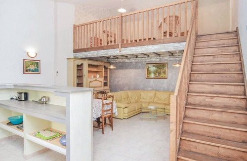 Le Sambuc Apartment | Stunning apartment in Le Sambuc with WiFi