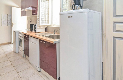 Le Sambuc Apartment | Stunning apartment in Le Sambuc with WiFi