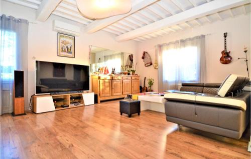 Saint-Quentin-la-Poterie House | Stunning Home In Saint-Quentin-La-Poter With Wifi