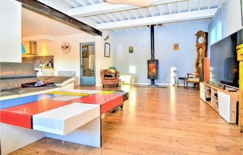 Saint-Quentin-la-Poterie House | Stunning Home In Saint-Quentin-La-Poter With Wifi