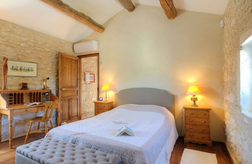 St.-Remy-de-Provence House | Stunning private villa for 11 people with private pool, WIFI, TV, terrace and pets allowed