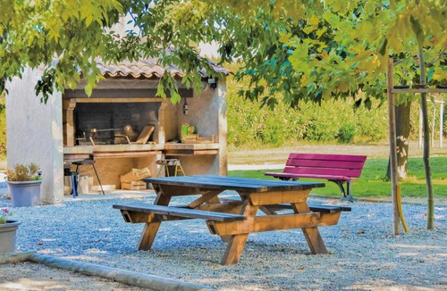 Raphele-les-Arles House | Stunning home in Raphèle-lès-Arles