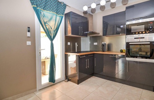 Raphele-les-Arles House | Stunning home in Arles