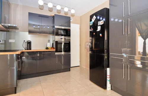 Raphele-les-Arles House | Stunning home in Arles