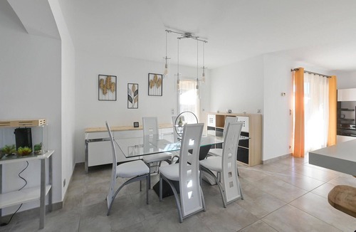Raphele-les-Arles House | Stunning home in Arles with Wi-Fi