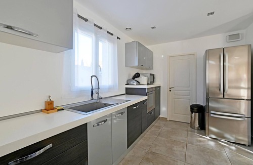 Raphele-les-Arles House | Stunning home in Arles with Wi-Fi