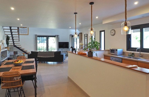 Maillane House | Stunning home in Maillane with WiFi