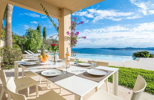 Guerrevieille Villa | Stunning private villa for 6 people with A/C, WIFI, private pool, TV and terrace