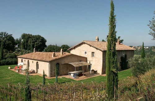 Camigliano Villa | Stunning private villa for 18 people with WIFI, private pool, A/C, TV and panoramic view