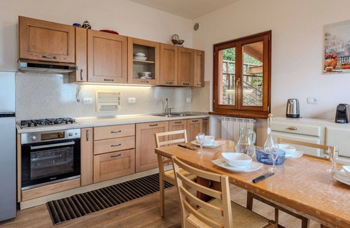 Malcesine Villa | Stunning private villa for 4 guests with WIFI, A/C, TV, patio and pets allowed