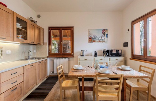 Malcesine Villa | Stunning private villa for 4 guests with WIFI, A/C, TV, patio and pets allowed