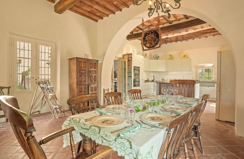 Palaia Villa | Stunning private villa for 14 guests with A/C, WIFI, private pool, TV, patio and panoramic view