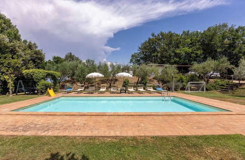 Todi Villa | Stunning private villa for 10 people with private pool, WIFI, patio, pets allowed and panoramic .