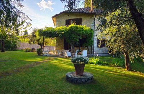 Cetona Villa | Stunning private villa for 7 guests with private pool, WIFI, TV and veranda