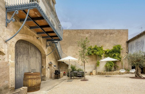 Montagnac House | Stunning villa for 6 people with WIFI, A/C, private pool, TV, terrace and parking