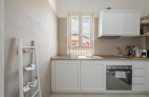 Solanas Villa | [Stunning Villa]private garden-front beach-parking [Smart TV Wi-Fi]