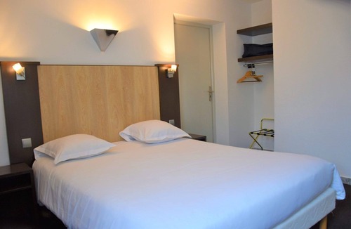 Sud Hotel | Stylish Double Room | 1.1 mi to Ornate Tapestry Museum for Guided Cultural Tours