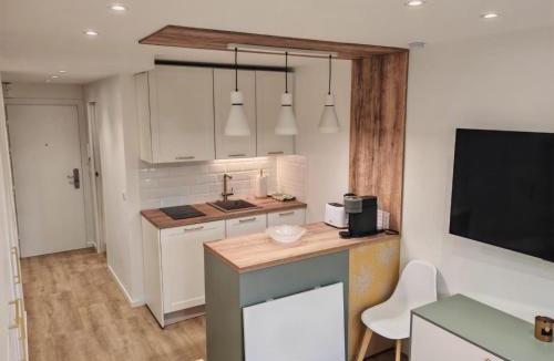 Carnot Apartment | Sublime Cosy Studio Centre Cannes