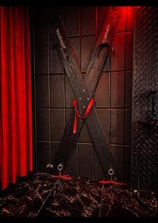 Castelnau-le-Lez Apartment | Suite érotique avec balnéo privée-pole dance-croix de Saint-André- balançoire et banc de soumission 10 min centre Montpellier