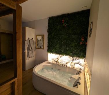 Vergeze Apartment | Suite avec jacuzzi privatif