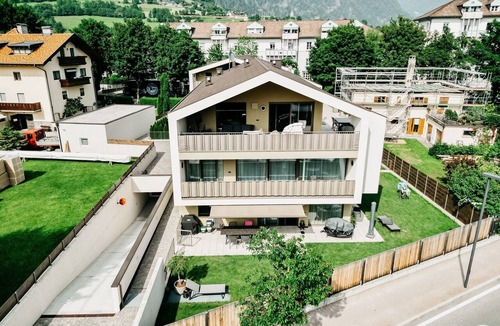 Vipiteno Historic Center Apartment | Suite by Silvy—just a 2-minute walk from the historic center of Sterzing
